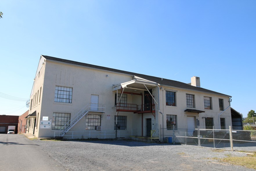 321 Cumberland Valley Pl, Martinsburg, WV à louer - Photo du bâtiment - Image 3 de 29