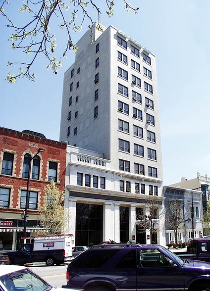 124 Middle Ave, Elyria, OH à vendre - Autre - Image 2 de 2