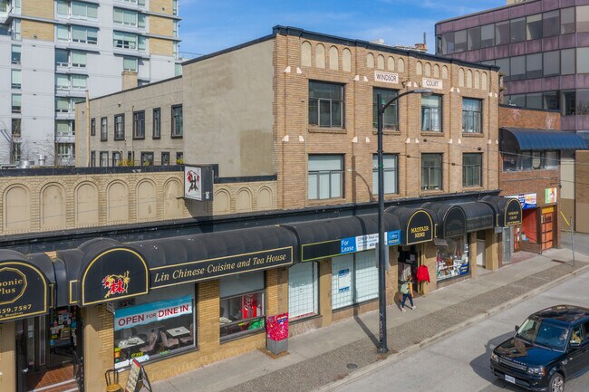 Plus de détails pour 1533-1535 W Broadway, Vancouver, BC - Commerce de détail à louer