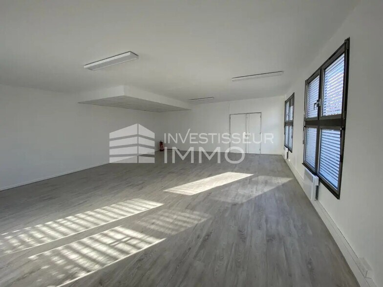 Bureau dans Torcy à louer - Photo intérieure - Image 2 de 6