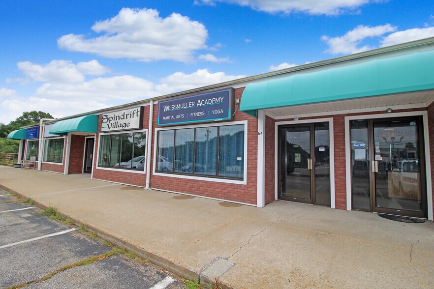 267 Post Rd, Westerly, RI à louer - Photo du bâtiment - Image 3 de 21