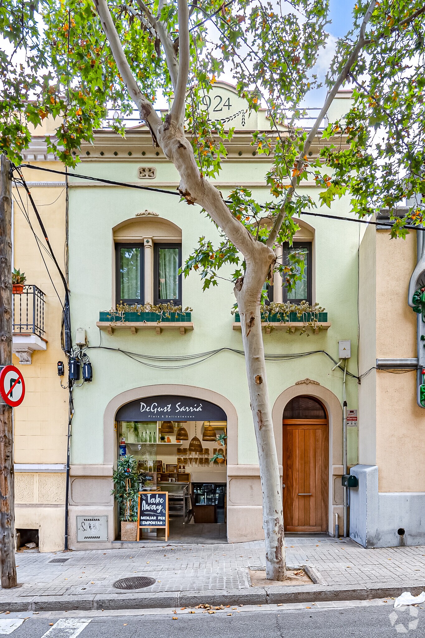 Retail in Barcelona, Barcelona for lease Primary Photo- Image 1 of 2