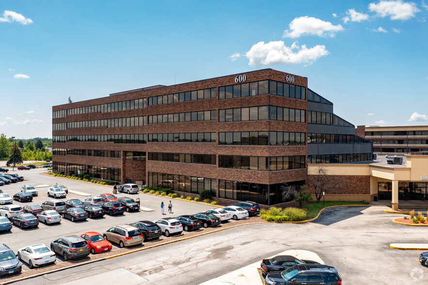 600 Holiday Plaza Dr, Matteson, IL for lease - Building Photo - Image 1 of 7