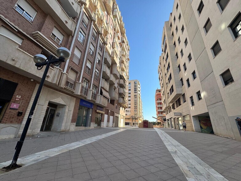 Calle de la Reina Sofía, Murcia, Murcia à vendre - Photo du bâtiment - Image 2 de 48