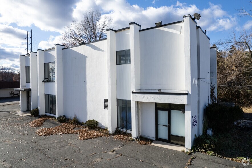 16 Route 303, Tappan, NY for lease - Building Photo - Image 2 of 4