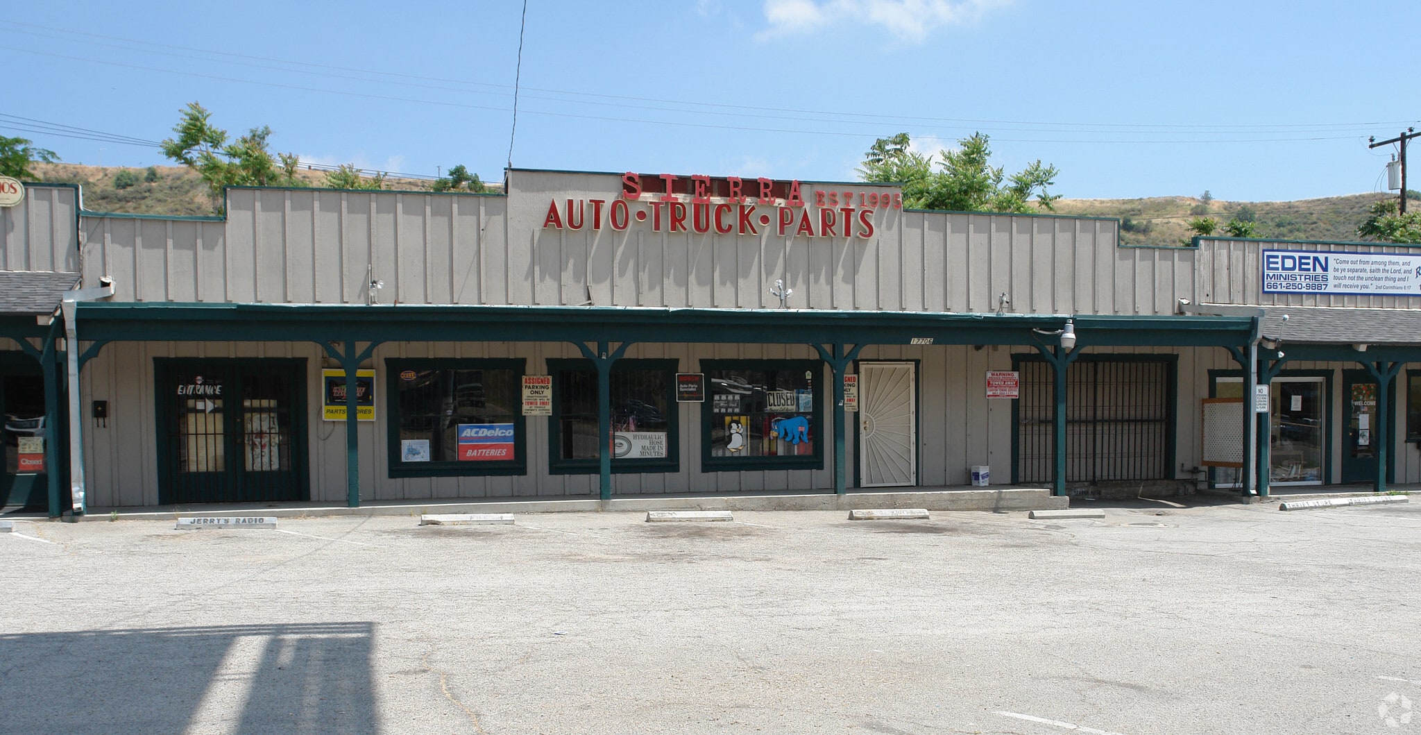 17718-17724 Sierra Hwy, Canyon Country, CA for lease Primary Photo- Image 1 of 6