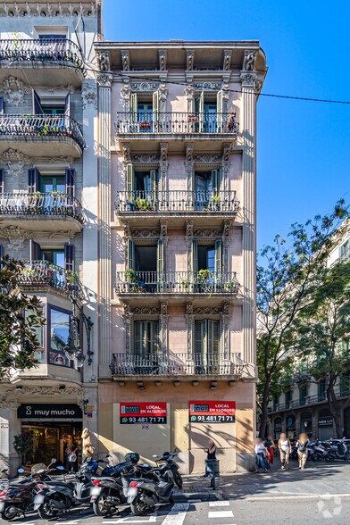 Commerce de détail dans Barcelone, Barcelona à louer - Photo du bâtiment - Image 2 de 2