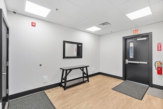 14 Home News Row, New Brunswick, NJ for lease Interior Photo- Image 2 of 11