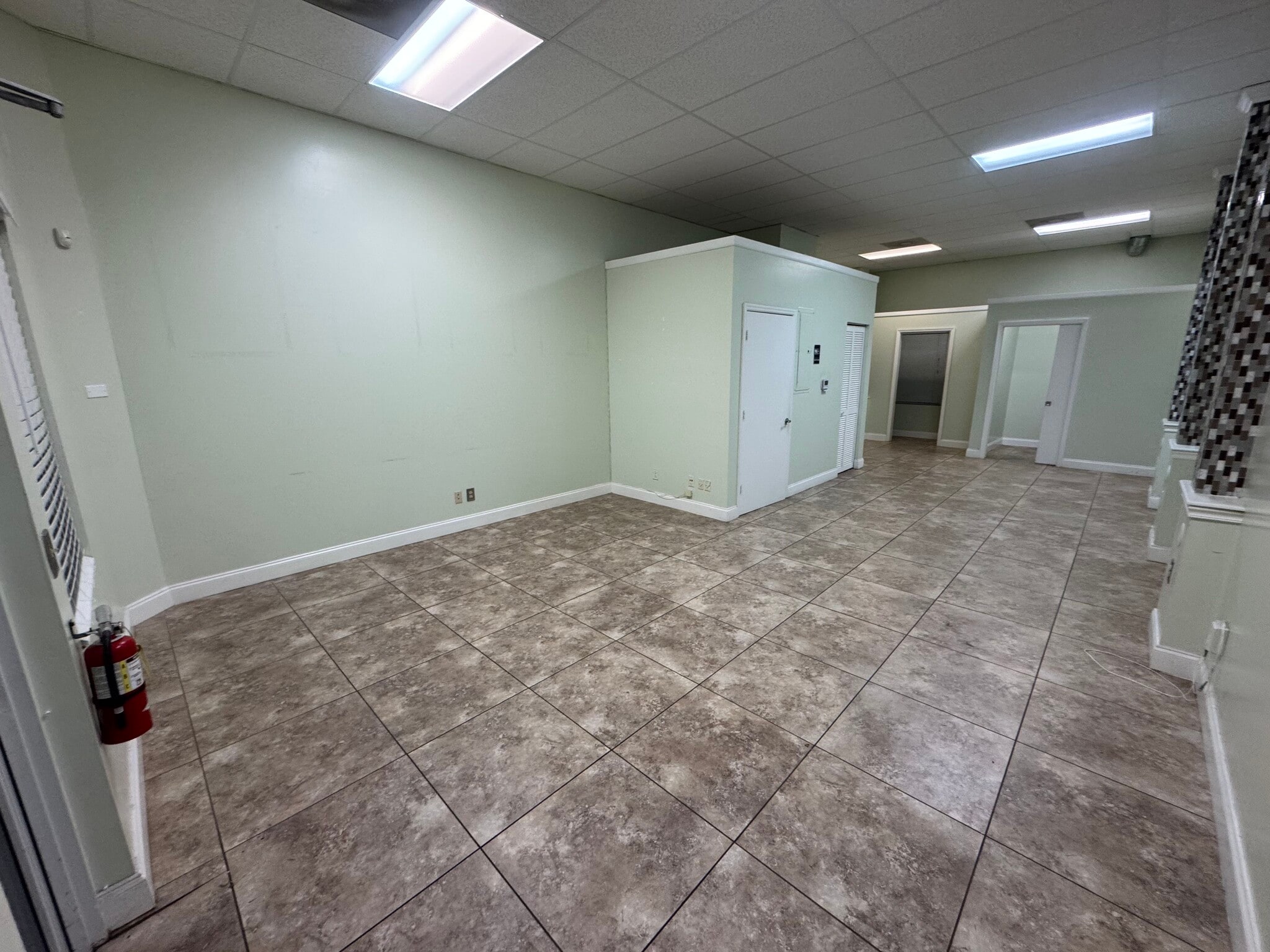 698-750 SW Port St Lucie Blvd, Port Saint Lucie, FL à louer Photo intérieure- Image 1 de 9