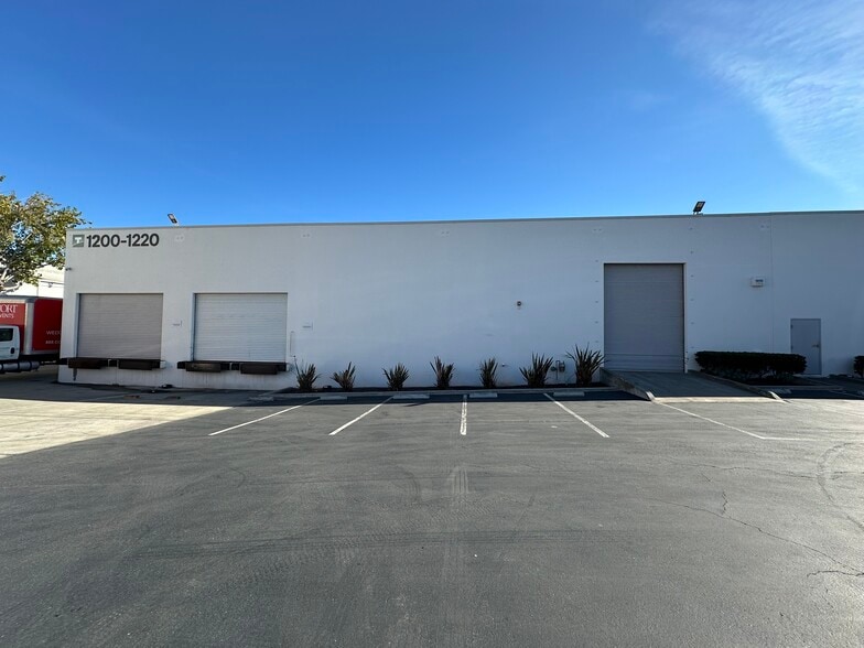 1220 San Mateo Ave, South San Francisco, CA à louer - Photo du bâtiment - Image 2 de 5