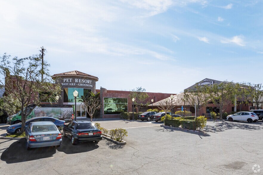 23945-23947 Newhall Ave, Santa Clarita, CA à vendre - Photo du bâtiment - Image 2 de 16