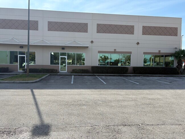 More details for 2420 W Lynx Ln, Orlando, FL - Industrial for Lease