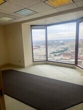 425 S Financial Pl, Chicago, IL for lease Building Photo- Image 1 of 3