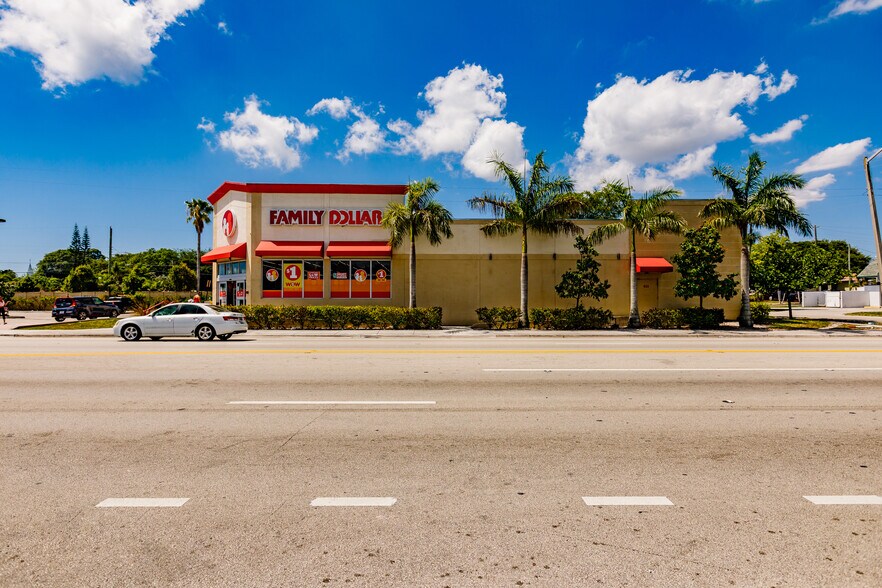 633 W Pembroke Rd, Hallandale Beach, FL à vendre - Photo du bâtiment - Image 2 de 5