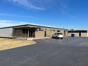 414 SE Jefferson Ave, Topeka, KS for lease Building Photo- Image 1 of 9
