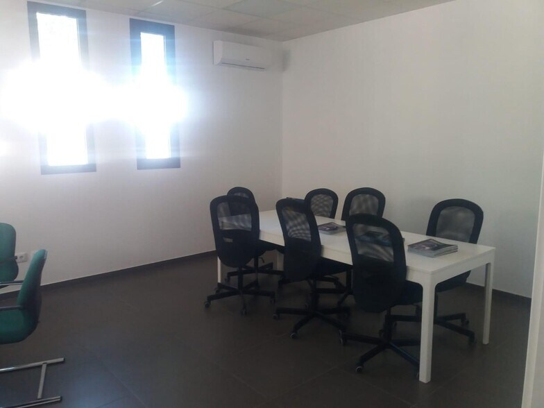 Commerce de détail dans Cáceres, Cáceres à vendre - Photo du bâtiment - Image 2 de 7