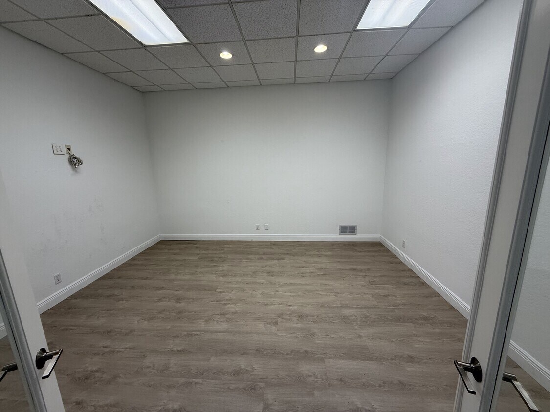 12350-12360 Wiles Rd, Coral Springs, FL for lease Interior Photo- Image 1 of 6