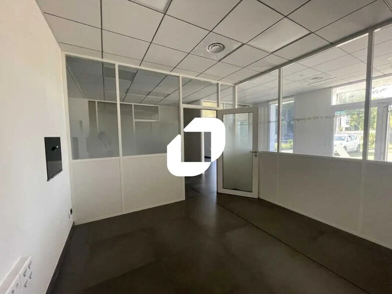 Bureau dans Eysines à louer - Photo intérieure - Image 2 de 8