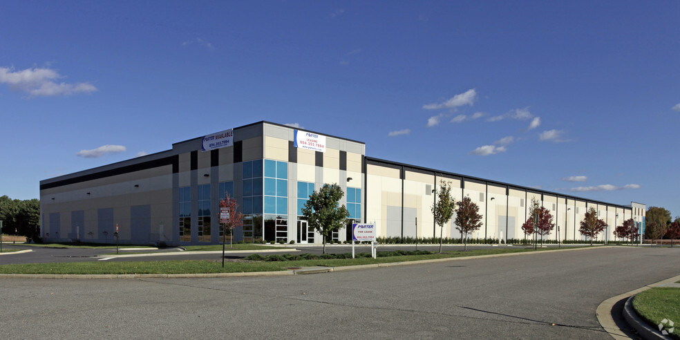 2500 Distribution Dr, Richmond, VA for lease - Building Photo - Image 1 of 7