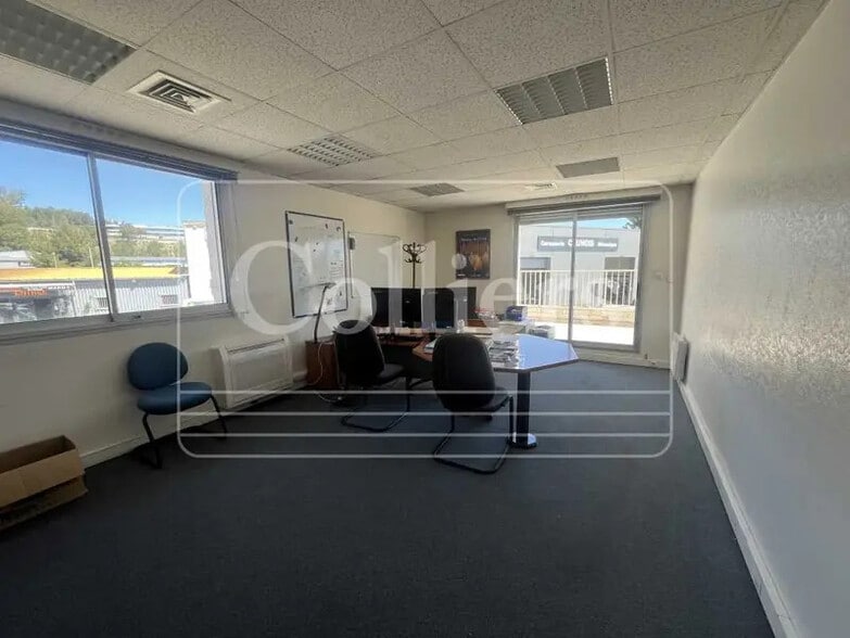 Office in La Ciotat for lease - Building Photo - Image 2 of 4