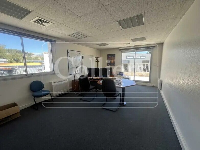 Bureau dans La Ciotat à louer - Photo du bâtiment - Image 2 de 4