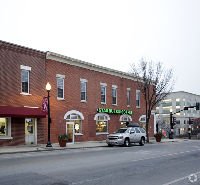 101 E Front St, Wheaton, IL à louer - Photo du bâtiment - Image 2 de 3