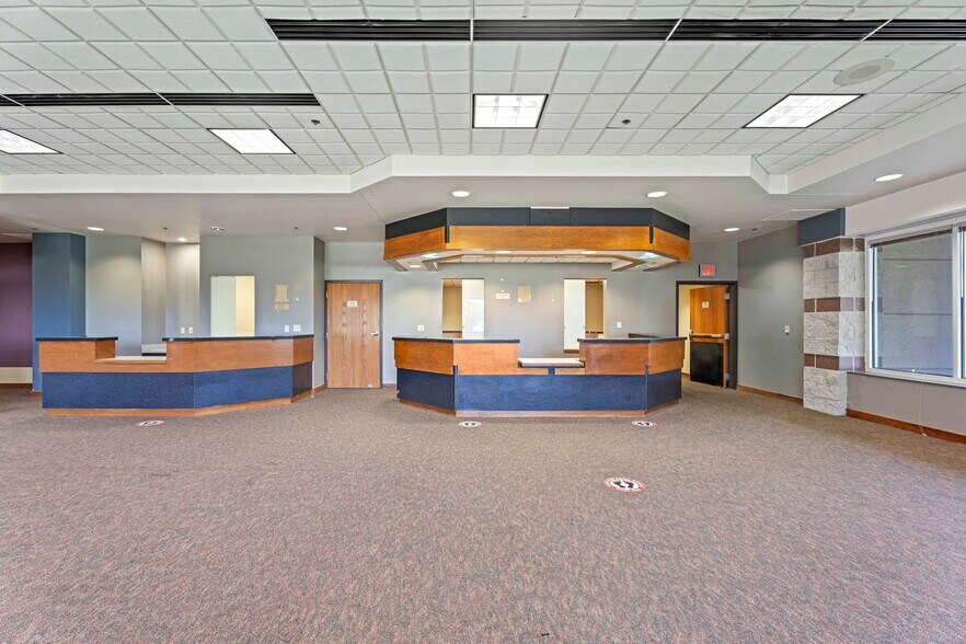 2778 N Webb Rd, Wichita, KS à vendre - Photo du bâtiment - Image 2 de 17