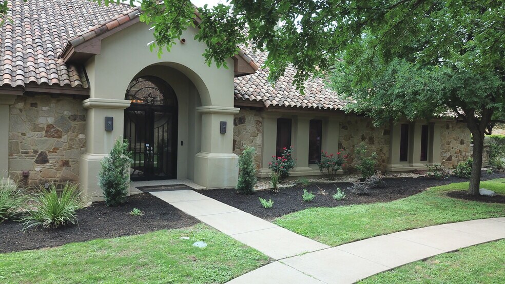 6618 Sitio Del Rio, Austin, TX à louer - Photo du bâtiment - Image 2 de 9