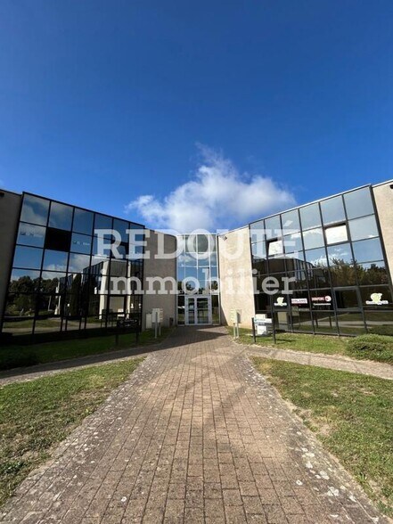 Office in Reims for lease - Building Photo - Image 2 of 4