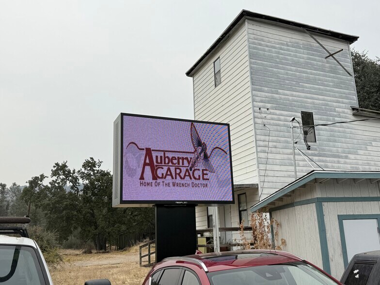 33246 Auberry Rd, Auberry, CA à vendre - Photo du bâtiment - Image 3 de 17