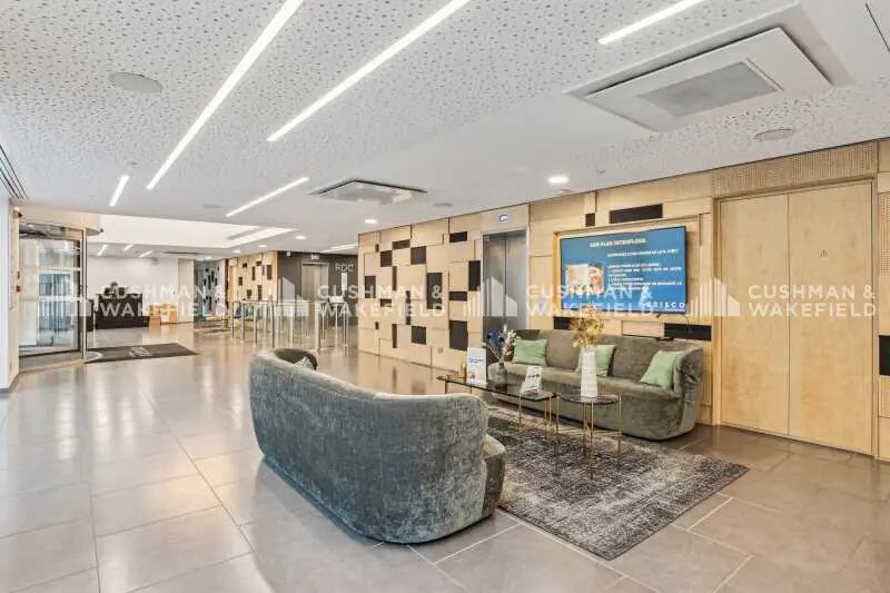 Bureau dans Sèvres à louer - Hall d’entrée - Image 2 de 21