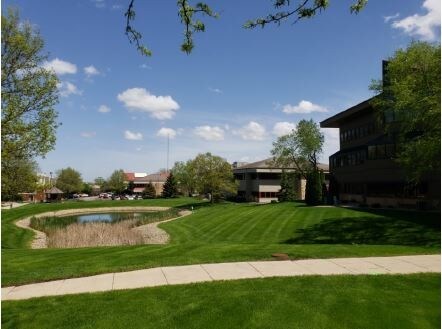 583 D'Onofrio Dr, Madison, WI à vendre - Photo du bâtiment - Image 3 de 9