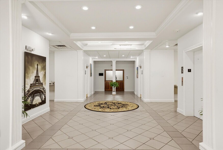 2457 Care Dr, Tallahassee, FL à louer - Photo du bâtiment - Image 3 de 36