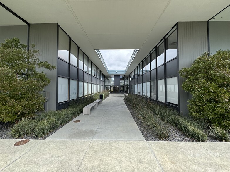 831-839 Mitten Rd, Burlingame, CA for lease - Building Photo - Image 2 of 3