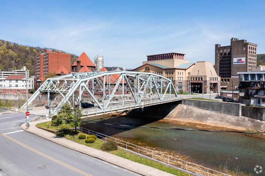 1 Pasquerilla Plz, Johnstown, PA à louer - Photo du bâtiment - Image 3 de 11