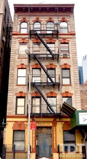 357 W 54th St, New York, NY à vendre - Photo du bâtiment - Image 2 de 3