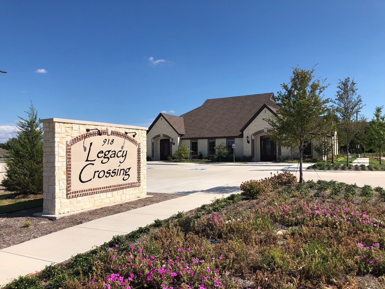 918 E Pleasant Run Rd, Cedar Hill, TX à louer - Photo principale - Image 1 de 6