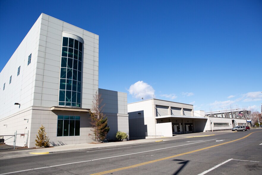 114 N 4th St, Yakima, WA à vendre - Photo du bâtiment - Image 1 de 8