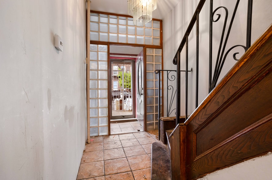 341 E 51st St, Brooklyn, NY for sale - Interior Photo - Image 2 of 26