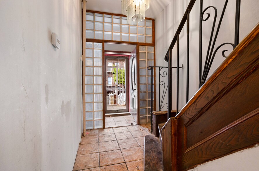 341 E 51st St, Brooklyn, NY à vendre - Photo intérieure - Image 2 de 26