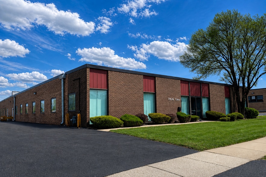 735 N Cass Ave, Westmont, IL for lease - Primary Photo - Image 1 of 2