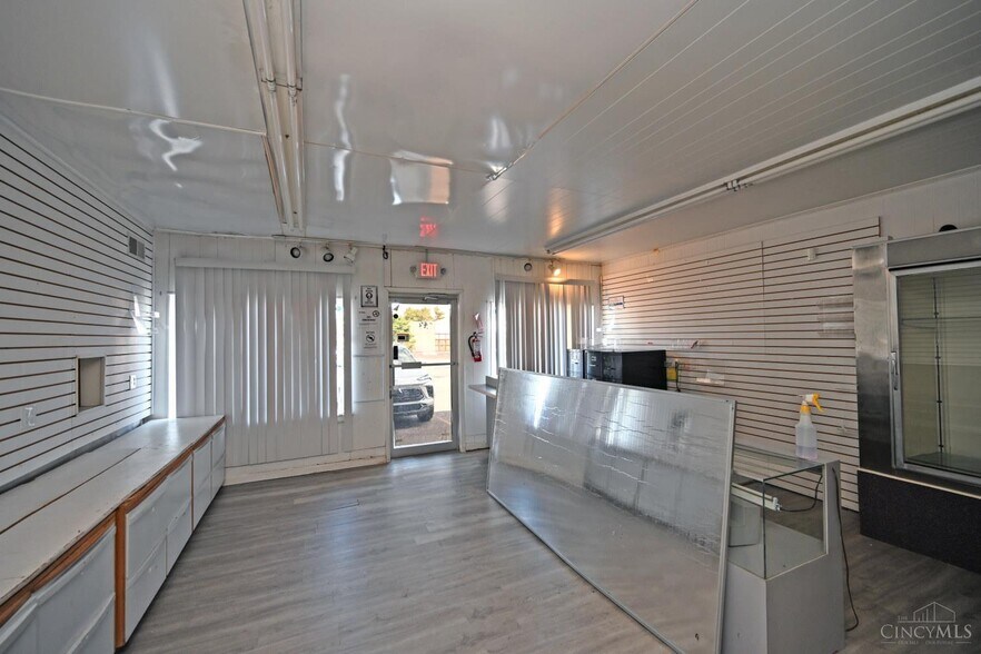 6999-7001 Colerain Ave, Cincinnati, OH à louer - Photo intérieure - Image 3 de 4