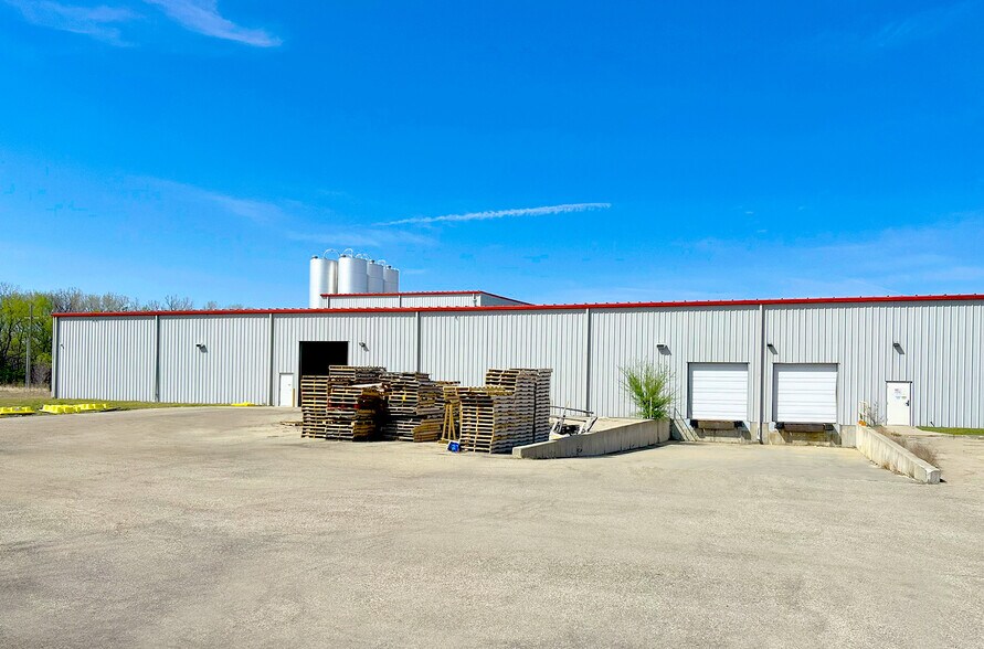 3002 Industrial St, Junction City, KS à vendre - Photo du bâtiment - Image 3 de 4
