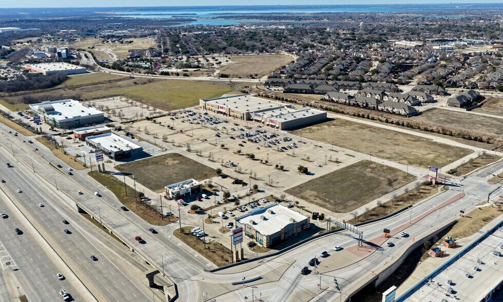 5625 SH 121, The Colony, TX à louer - Photo du bâtiment - Image 3 de 12