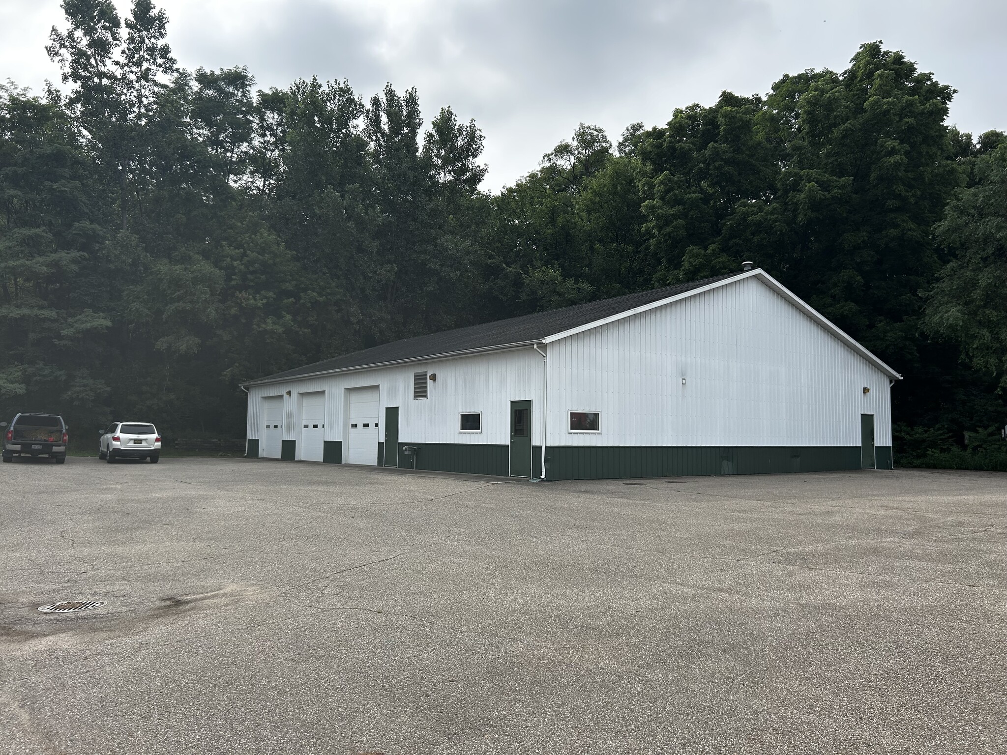 1620 Riverview Dr, Kalamazoo, MI for sale Primary Photo- Image 1 of 14