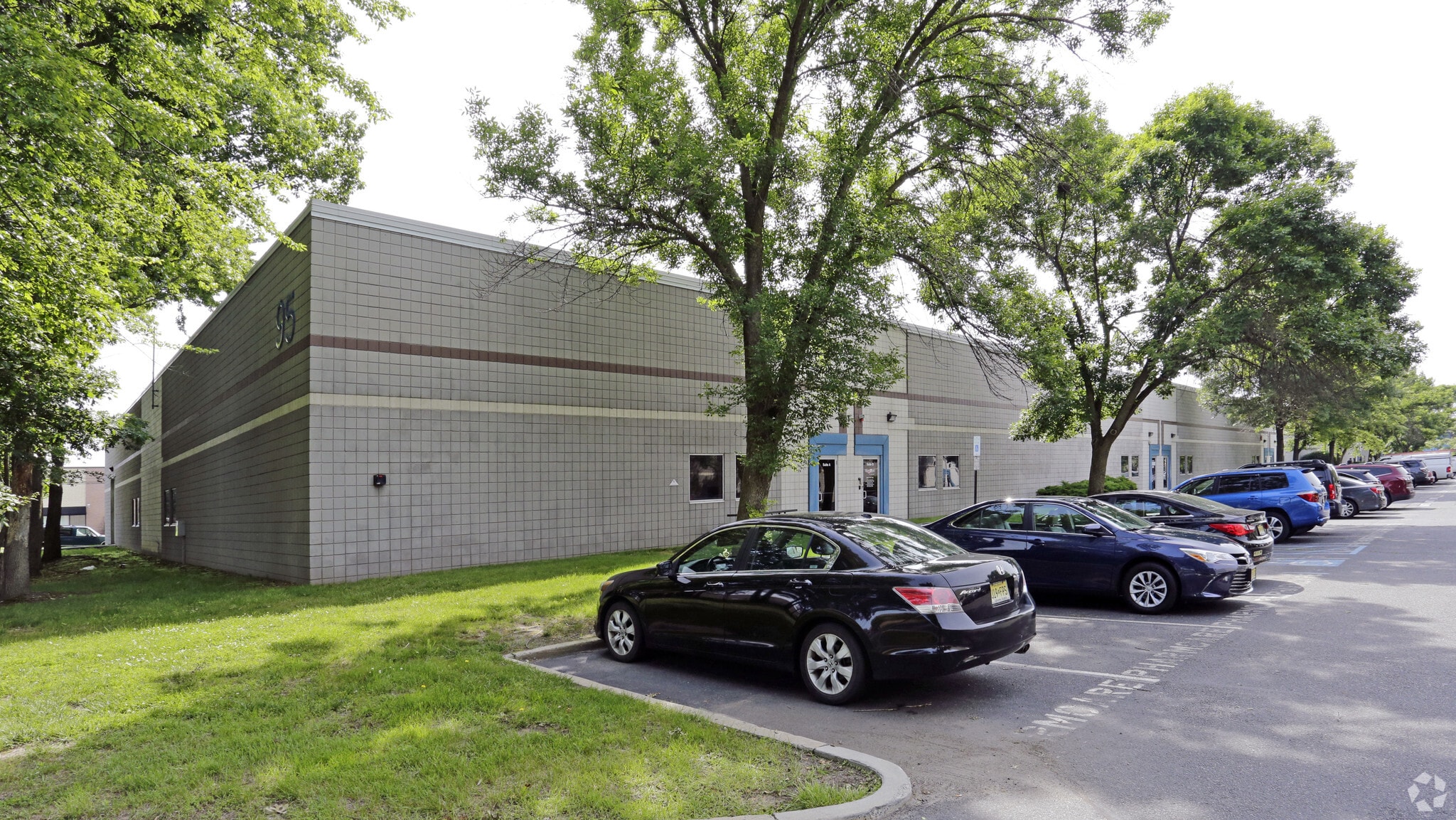 95 Newfield Ave, Edison, NJ for lease Primary Photo- Image 1 of 4