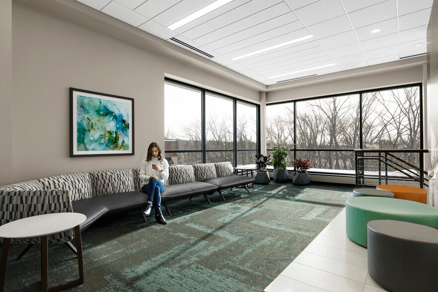 1120 E Wayzata Blvd, Wayzata, MN à louer - Photo du bâtiment - Image 2 de 5