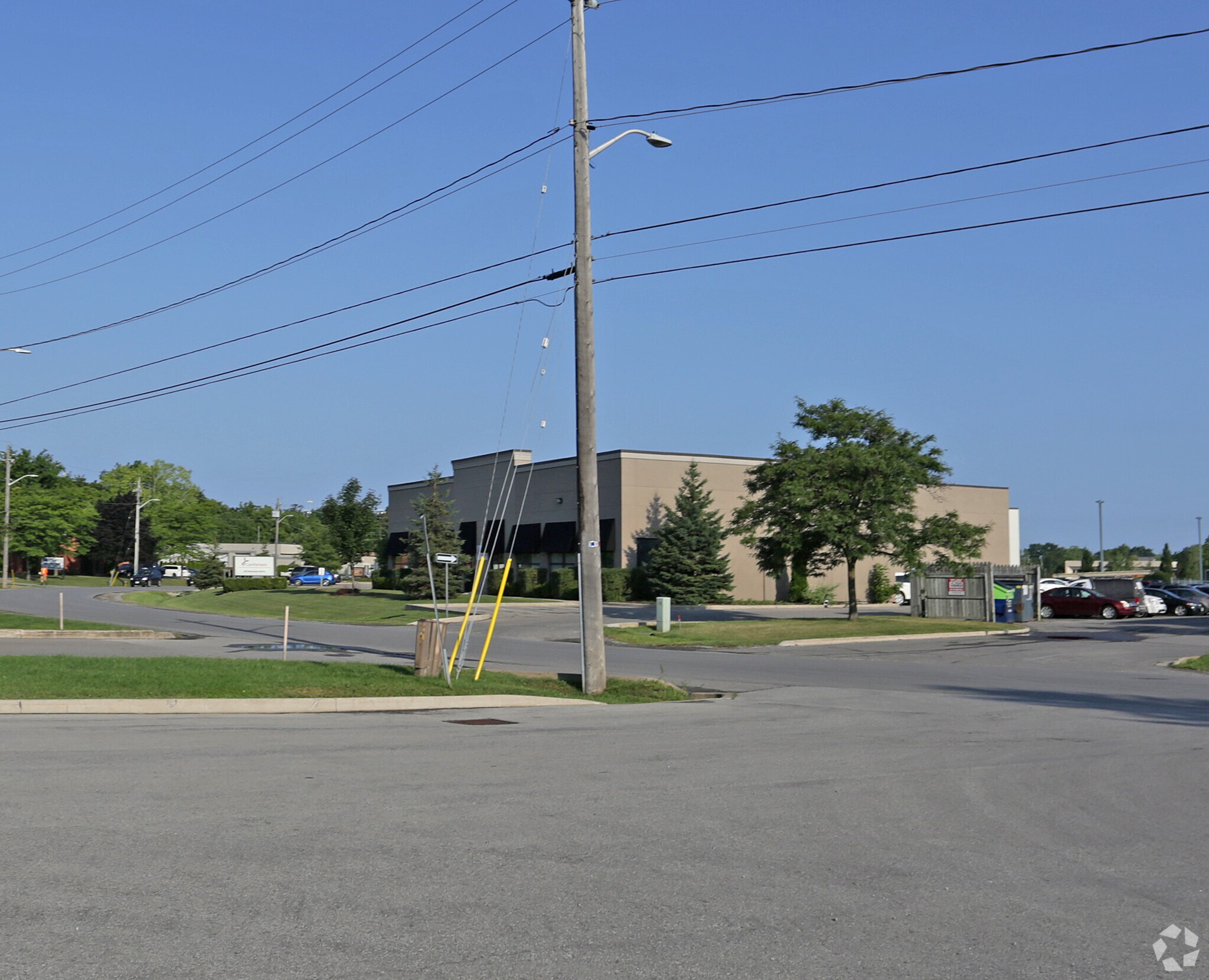 30 Hannover Dr, St Catharines, ON for sale Primary Photo- Image 1 of 1