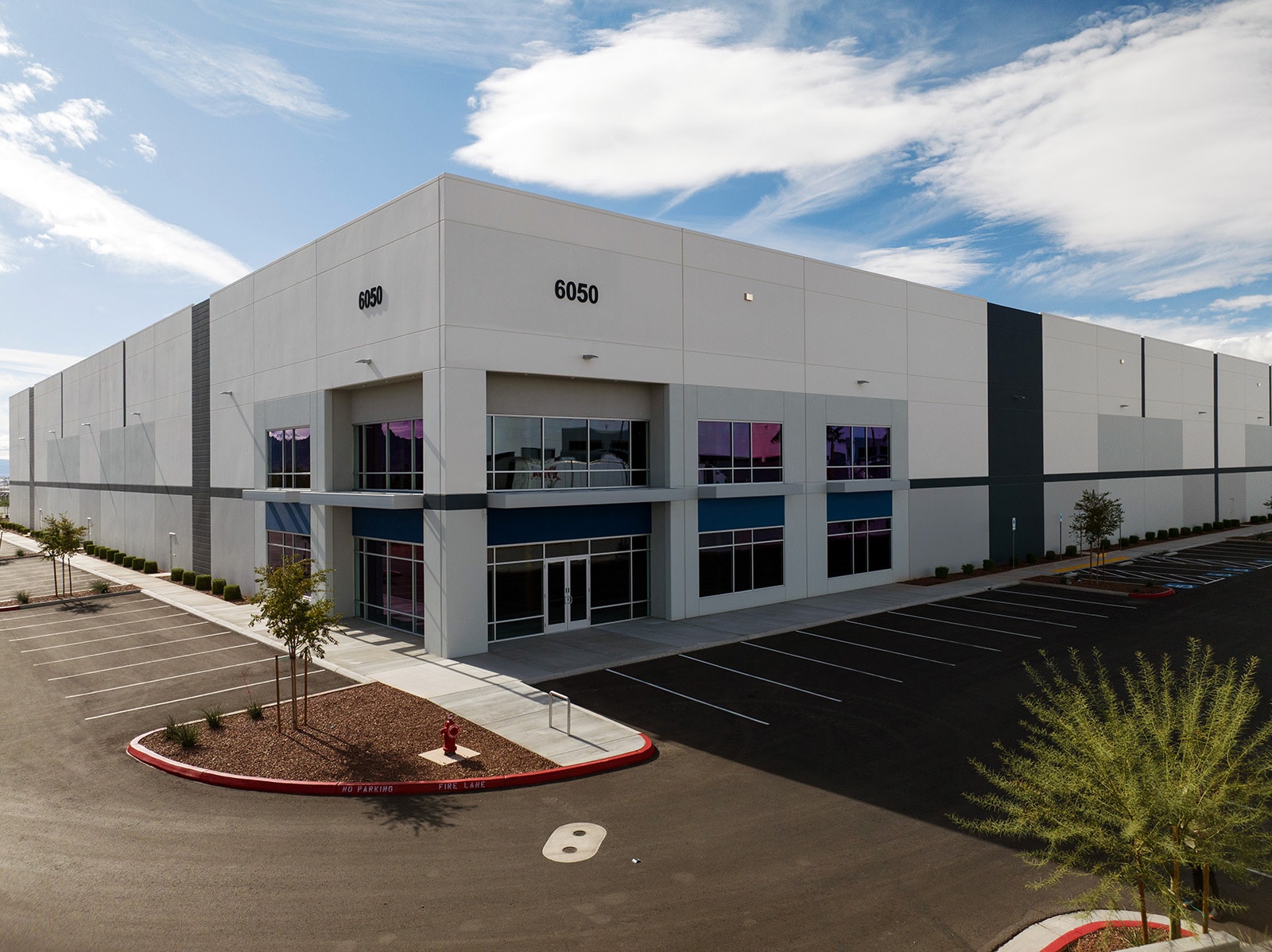 6050 N Hollywood Blvd, Las Vegas, NV for lease Primary Photo- Image 1 of 6