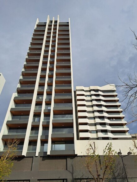 Commerce de détail dans València, Valencia à louer - Photo du bâtiment - Image 1 de 10